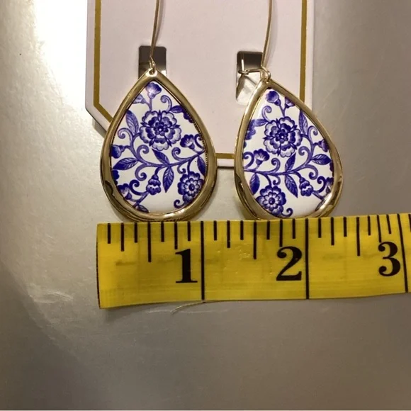 NWT ⚜️💙⚜️ Mia Charro Floral Ceramic Tile Teardrop Earrings - Picture 8 of 11